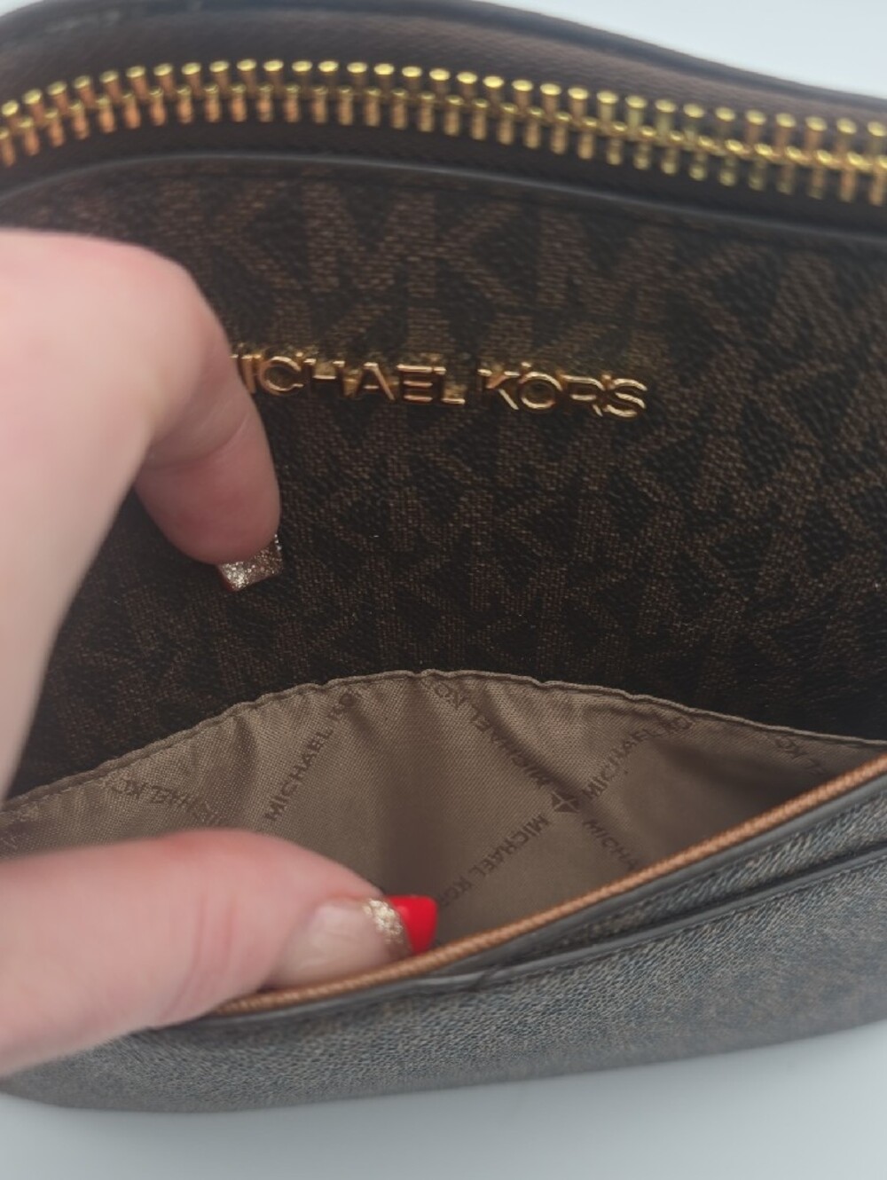 Michael Kors Brown Signature MK Dome Small Crossbody W/ Gold Chain (EUC)✨️ - Picture 4 of 14